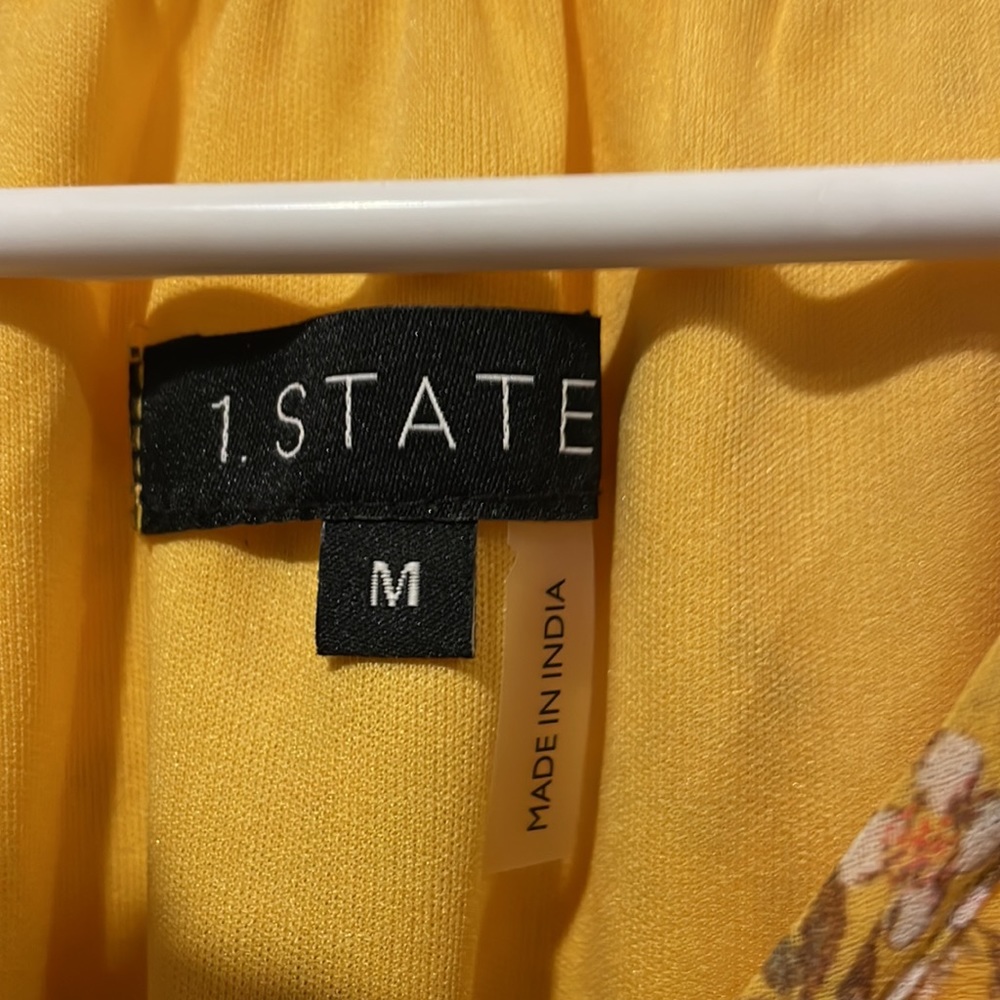 💙 1.State Floral V-Neck Top - Size Med - Picture 3 of 4